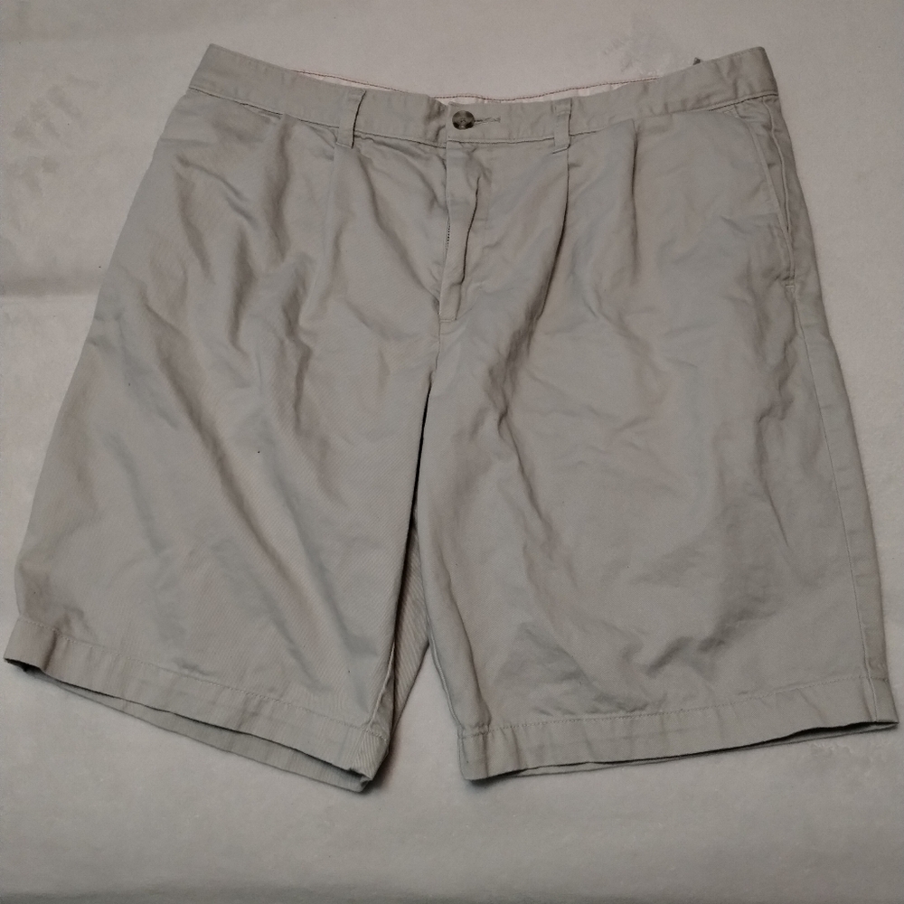 Docker pleated shorts